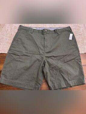 Amazon Essentials Men's Olive Green Casual Shorts size 40 NWT
